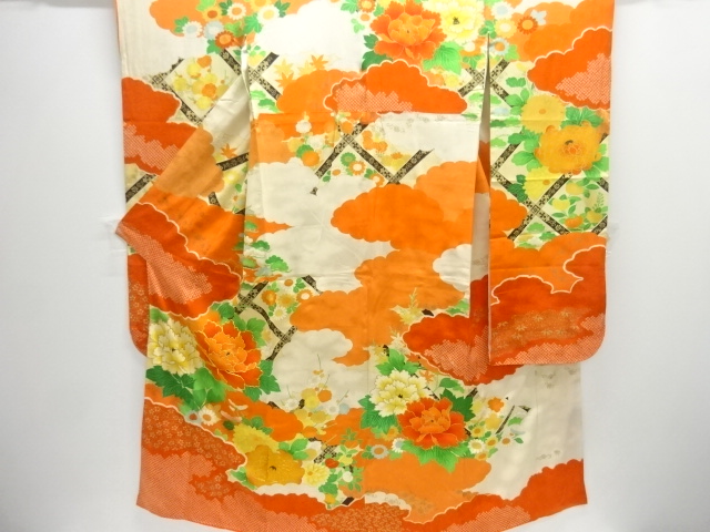 アンティーク　絞り雲に牡丹・菊模様刺繍振袖